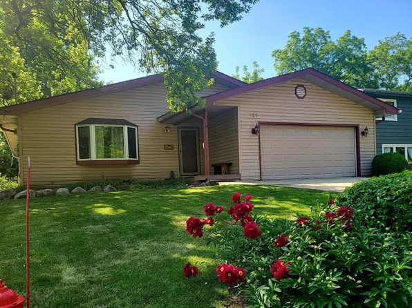 127 Forest Ave, Lake Zurich, IL 60047