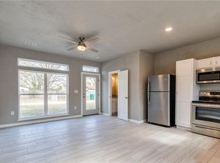 402 E Hemlock St, Rogers, AR 72756
