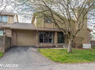 1652 S Hill Cir #1, Bloomfield Hills, MI 48304