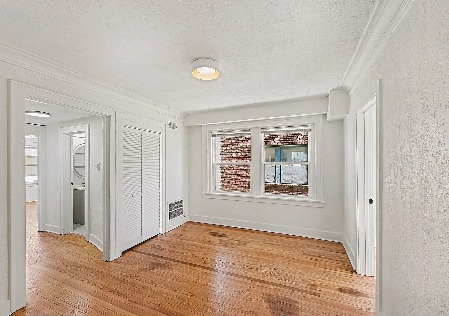 The Bristol Apartments — Photo 2