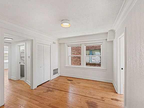2nd image of 516-526 W 39th Ter #6