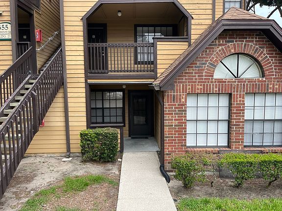 2nd image of 355 Lakepointe Dr Unit 102