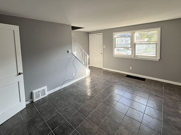 2nd image of 768 Taunton Pl
