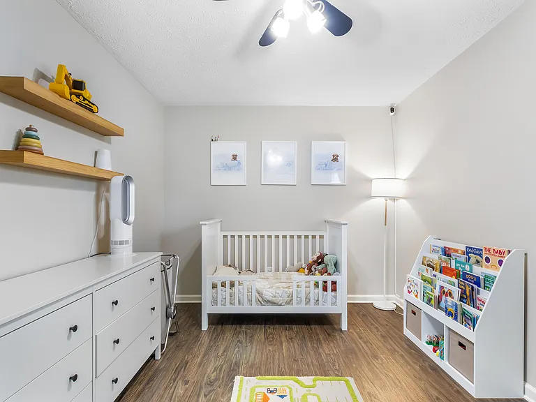 2423 Sawmill St — Photo 20