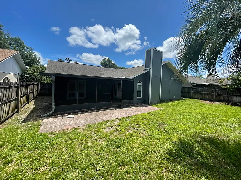 10143 Chesham Dr — Photo 6