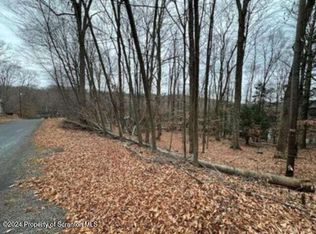 28 Cedar Dr, Lake Ariel, PA 18436