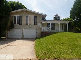 2810 Stoneleigh Dr, Lansing, MI 48910