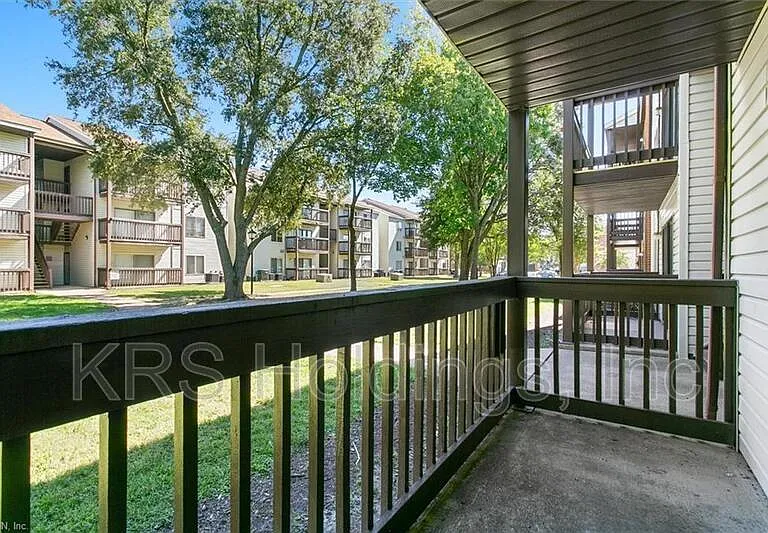 126 Wells Ct — Photo 2