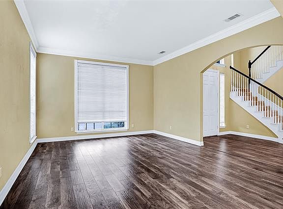 3rd image of 3821 Glasgow Dr