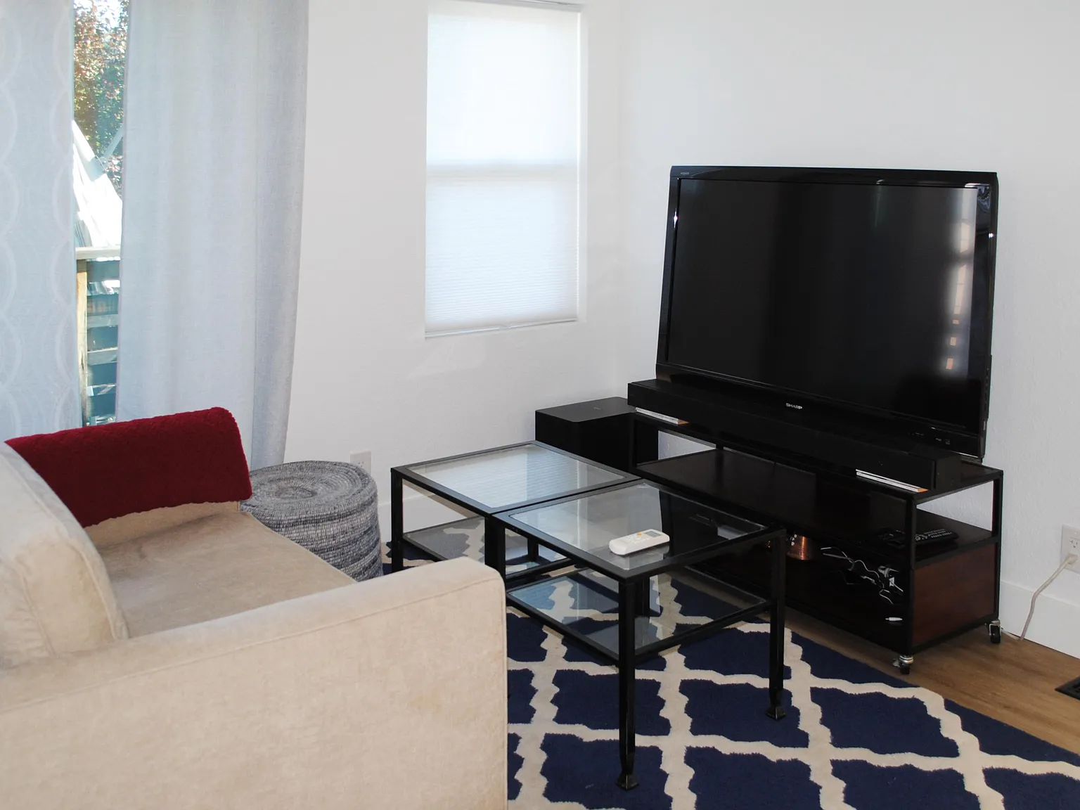 2 bed, 768 sqft, $5,900 — Photo 3