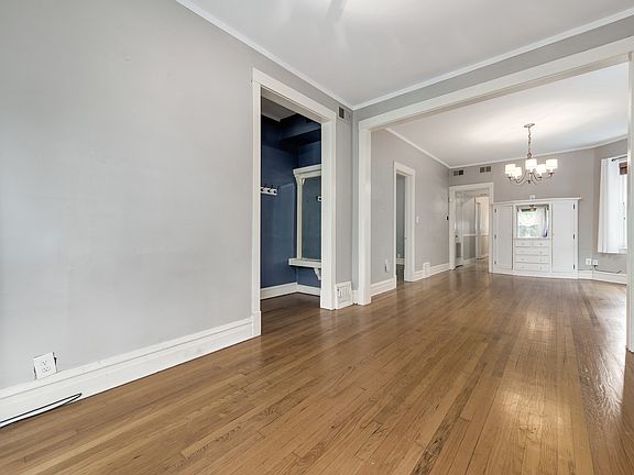 3rd image of 2704 N Sacramento Ave