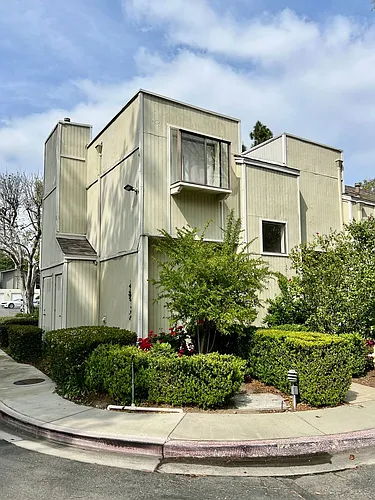 674 S Sycamore Ave Photo 1