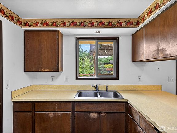 5th image of 113 N Hawthorne Street