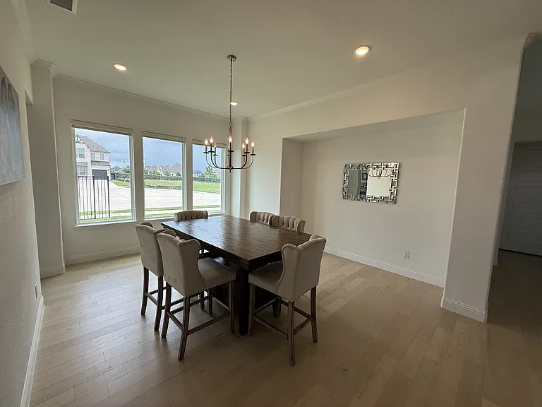 1927 Pebble Ln — Photo 8