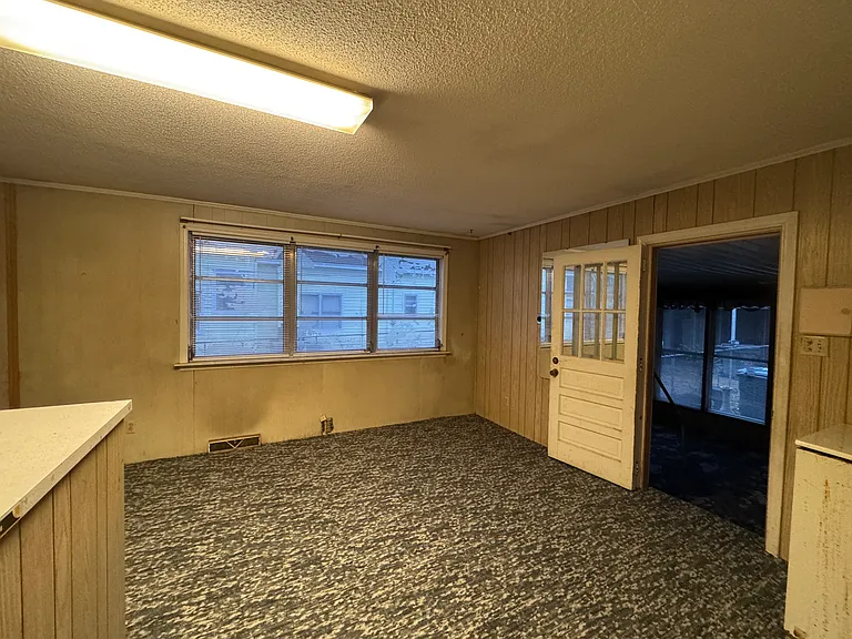 Office/Laundry Area