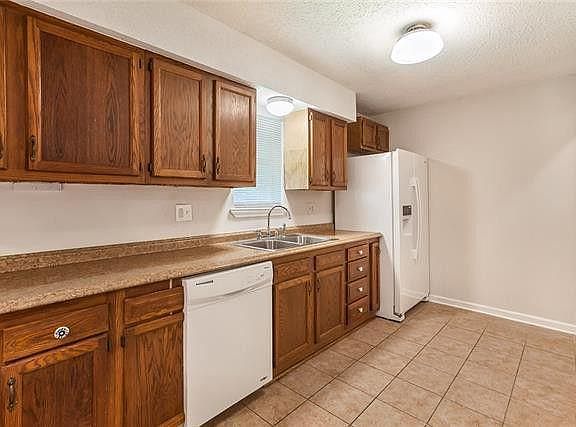 3rd image of 410 Ozone Park Dr
