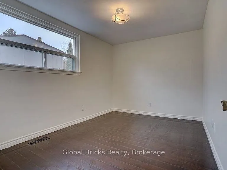 77 Milford Haven Dr E — Photo 13