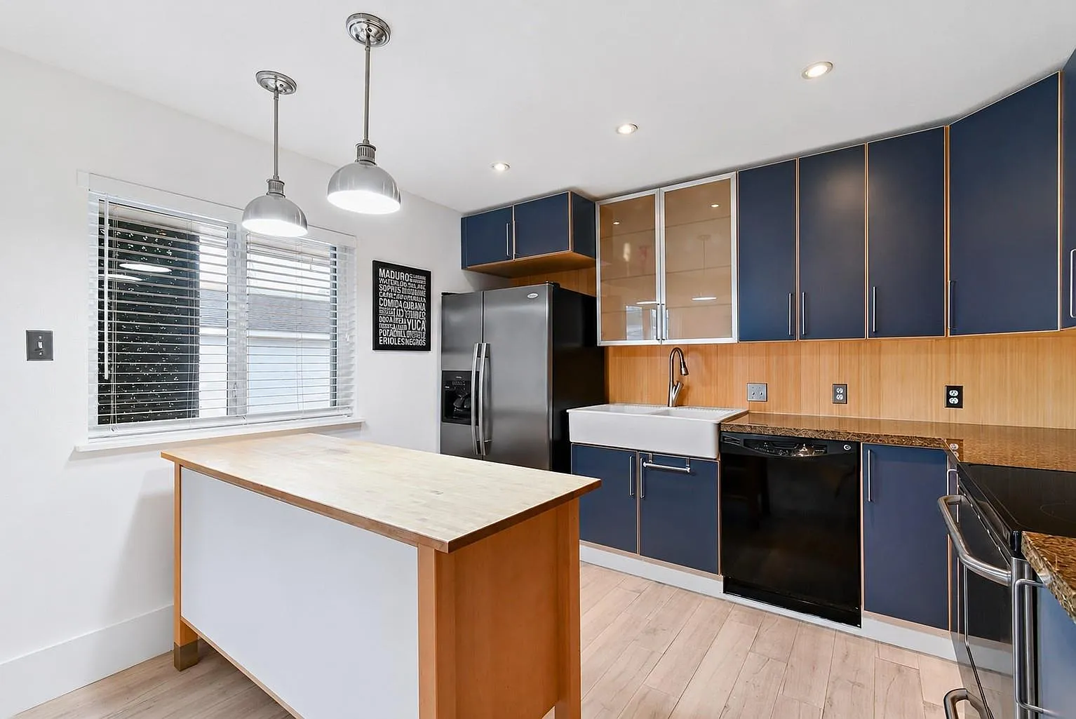 2 bed, 1.5 bath, 1068 sqft, $1,650 — Photo 2