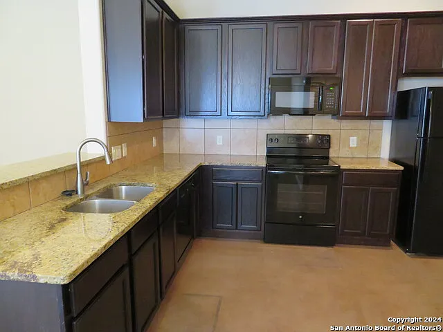 734 Saengerhalle Rd — Photo 4