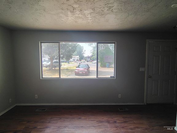 5th image of 647 Brookside Ct