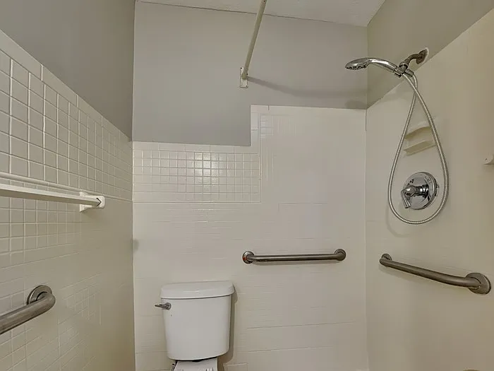10927 Regency Dr — Photo 10