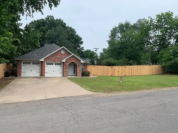 718 N East Ave, Tahlequah, OK 74464