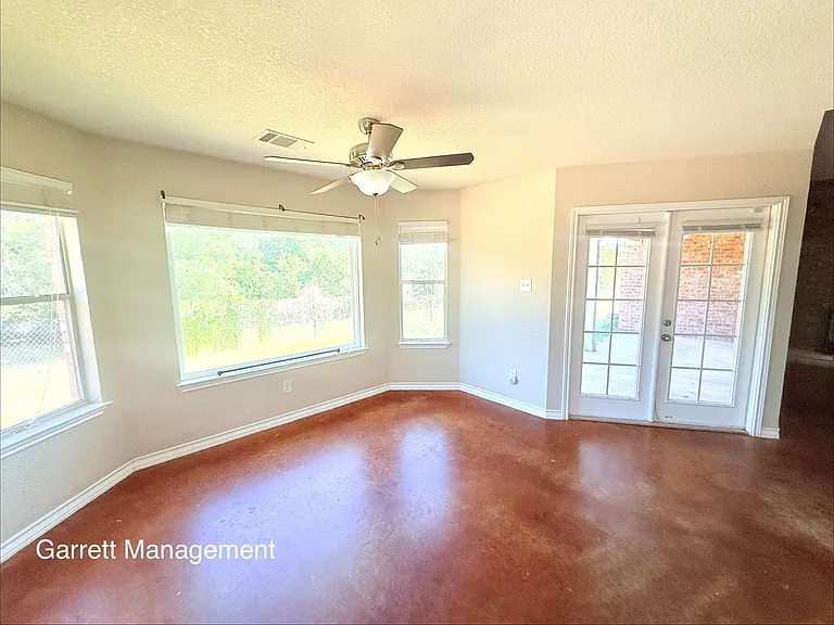 5 Chris St — Photo 4