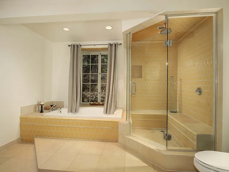 2050 Laurel Canyon Blvd — Photo 9