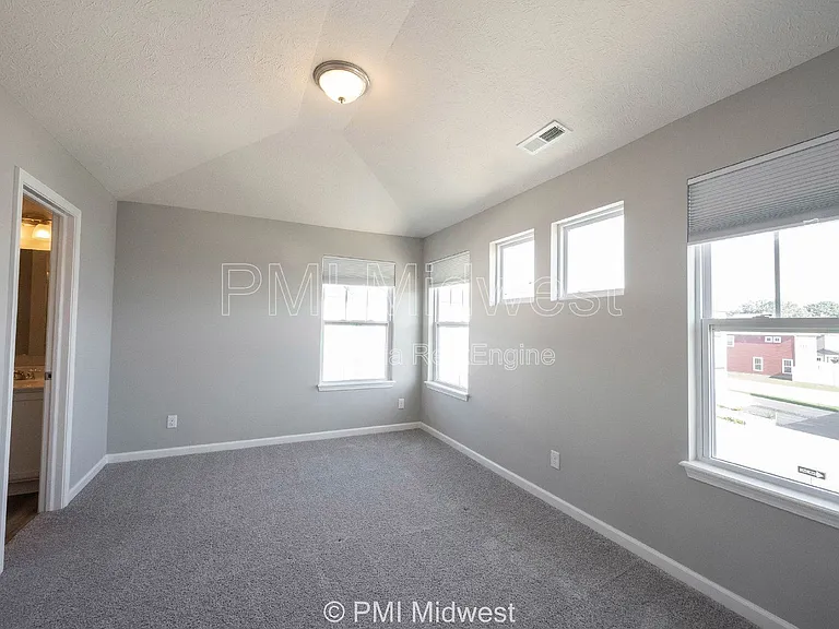 2952 W New York St — Photo 26