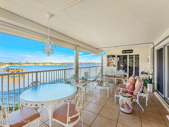 3rd image of 100 Riverside Dr APT 301