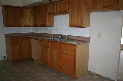 4th image of 2345 Richmond Rd