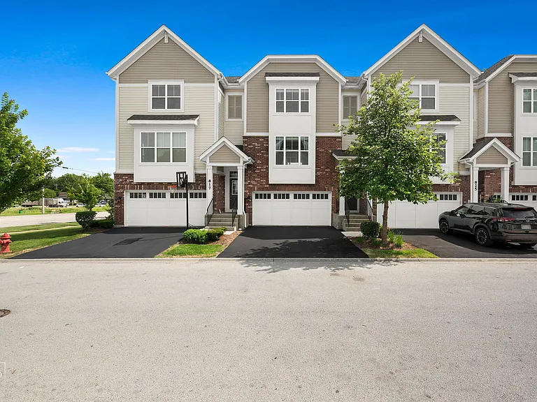821 W Chase Ln — Photo 1