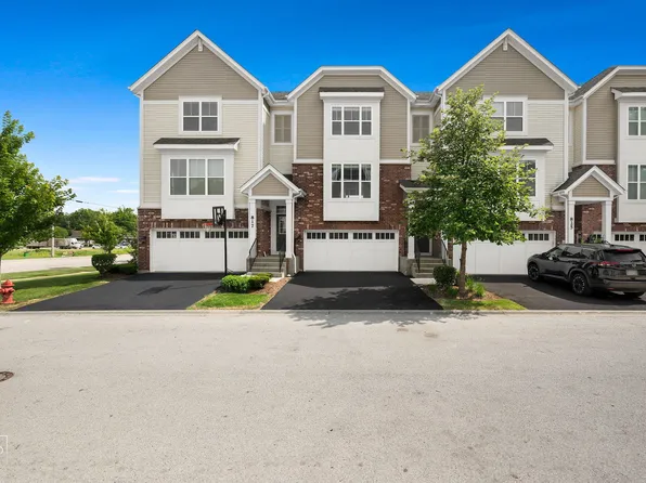 821 W Chase Ln, Palatine, IL 60067