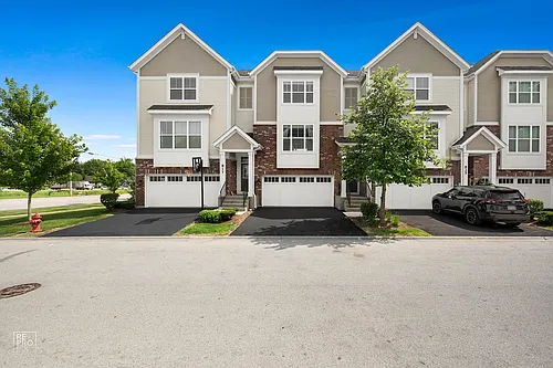 821 W Chase Ln Photo 1