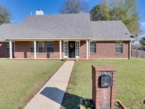 118 E G McMillan Way, Daingerfield, TX 75638