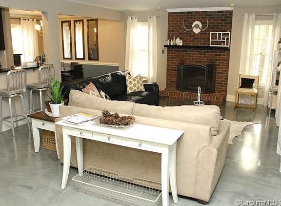 5th image of 606 Halliwell St