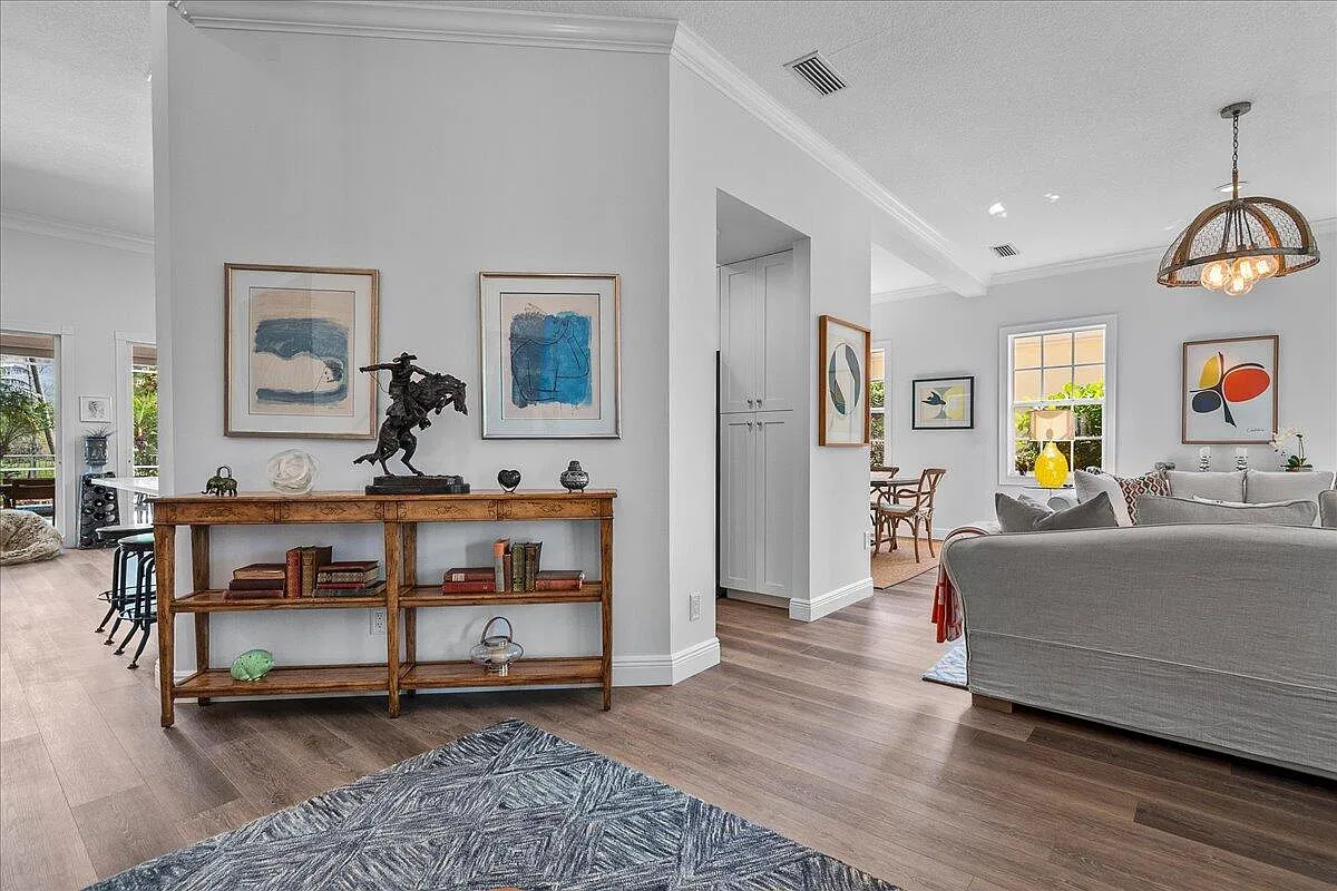 4 bed, 3.5 bath, 2499 sqft, $12,500 — Photo 3