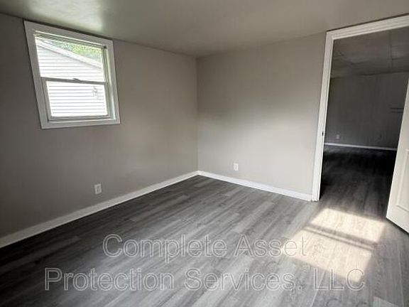 5th image of 430 Woodlawn Ave