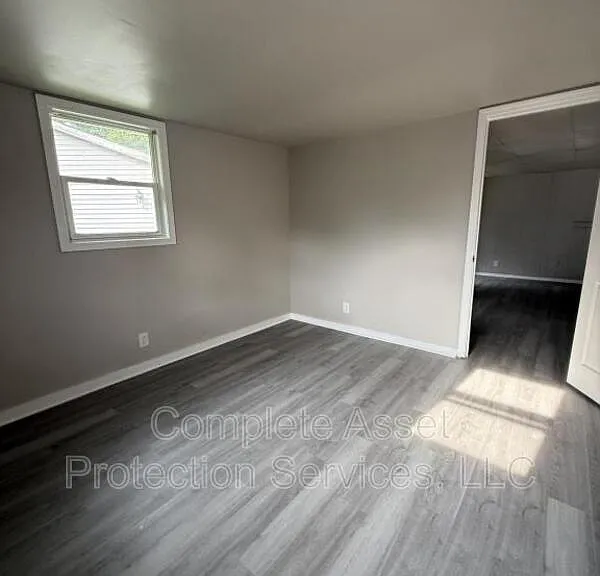 430 Woodlawn Ave — Photo 5