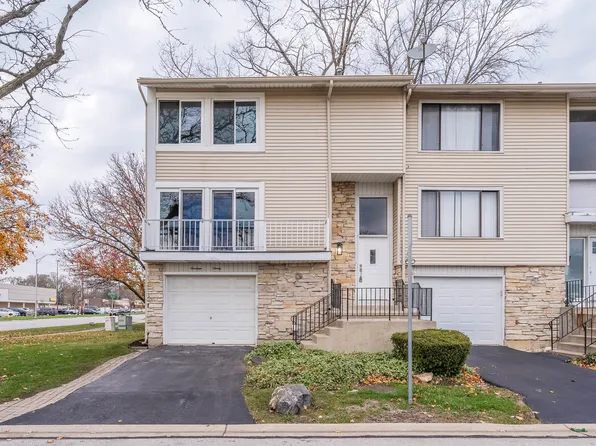 1990 Loomes Ave, Downers Grove, IL 60516