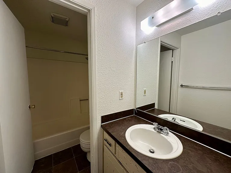 DO2300 — Photo 8