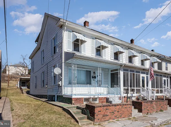 180 Market St, Highspire, PA 17034