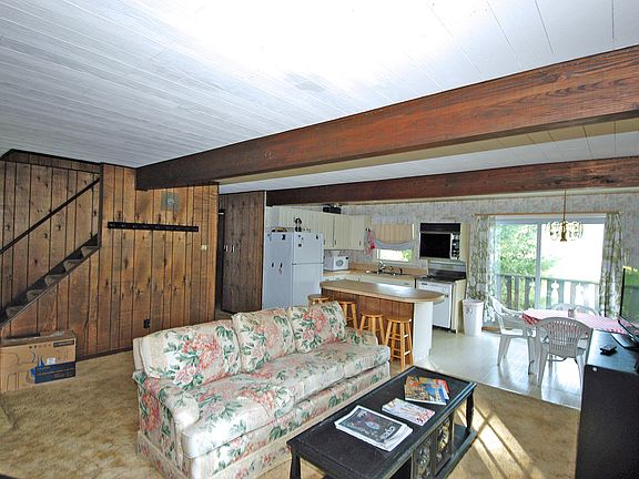 5th image of 521 Lake 5 Dr