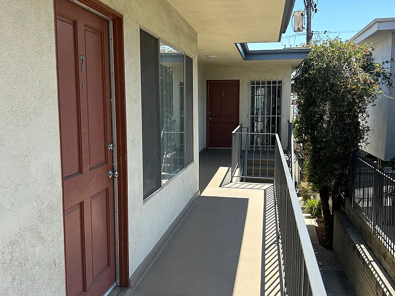 1339 Federal Ave #7 — Photo 11