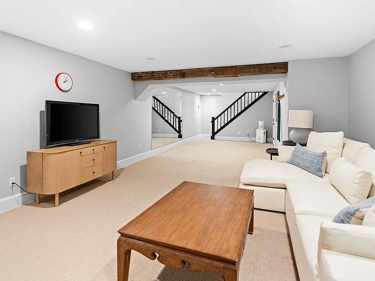 Carriage Ct — Photo 34