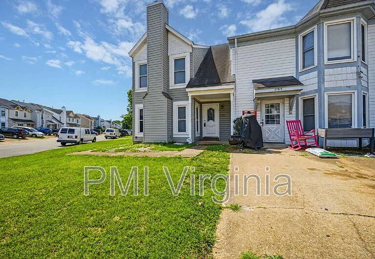 1151 Hillock Xing — Photo 2
