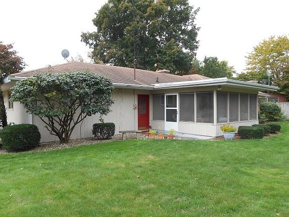 3rd image of 3020 Greenleaf Blvd