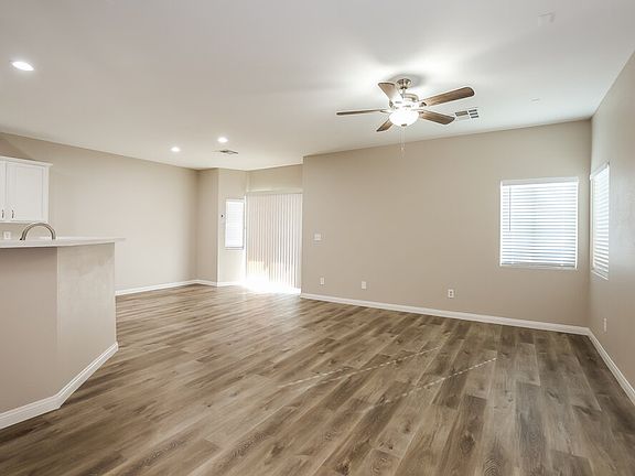 4th image of 3733 Carisbrook Dr