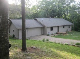 W5900 Heenan Rd, Mauston, WI 53948