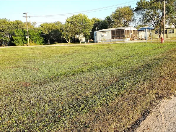 502-508 S Main St, Seadrift, TX 77983